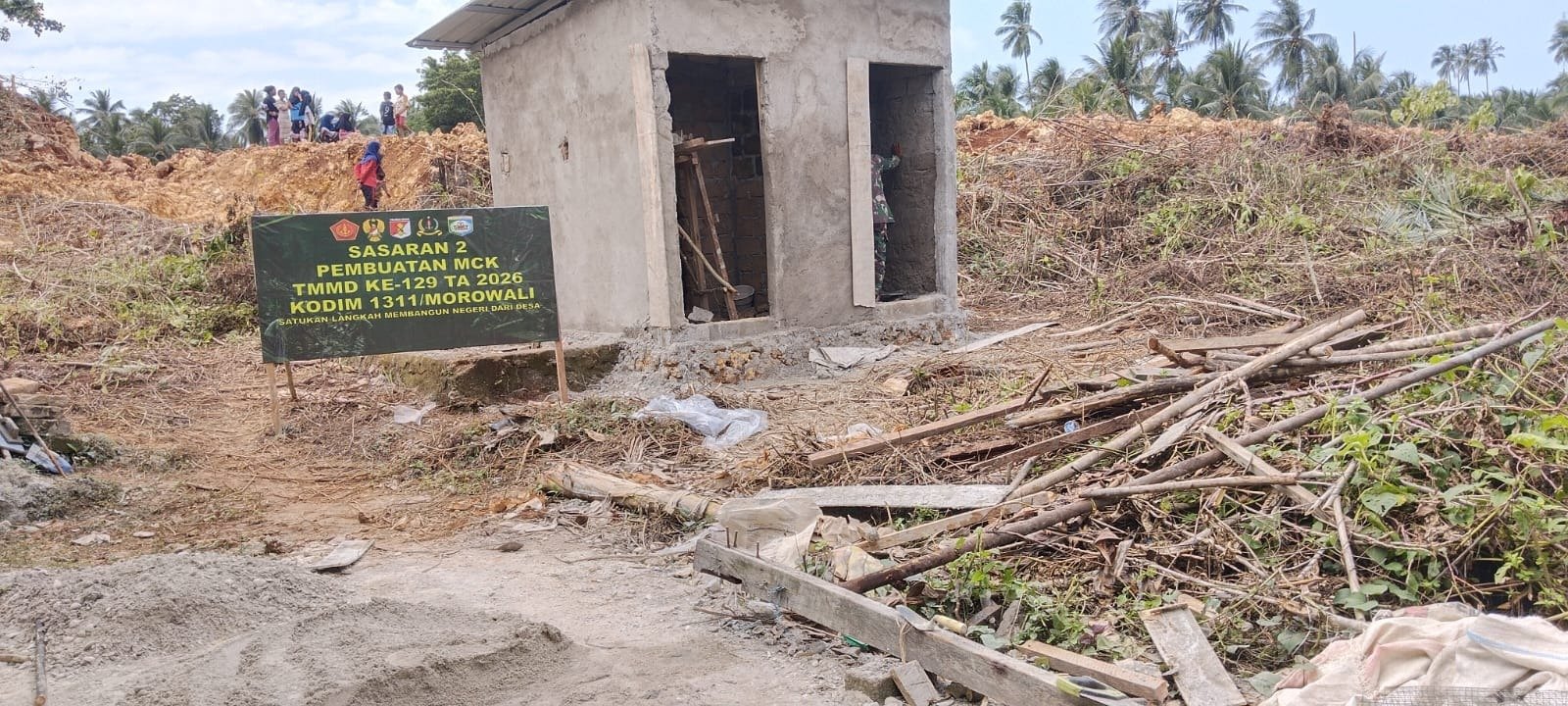 Pembangunan MCK Masjid Desa Polewali Masuki Tahap Plester Dinding Kamar Mandi