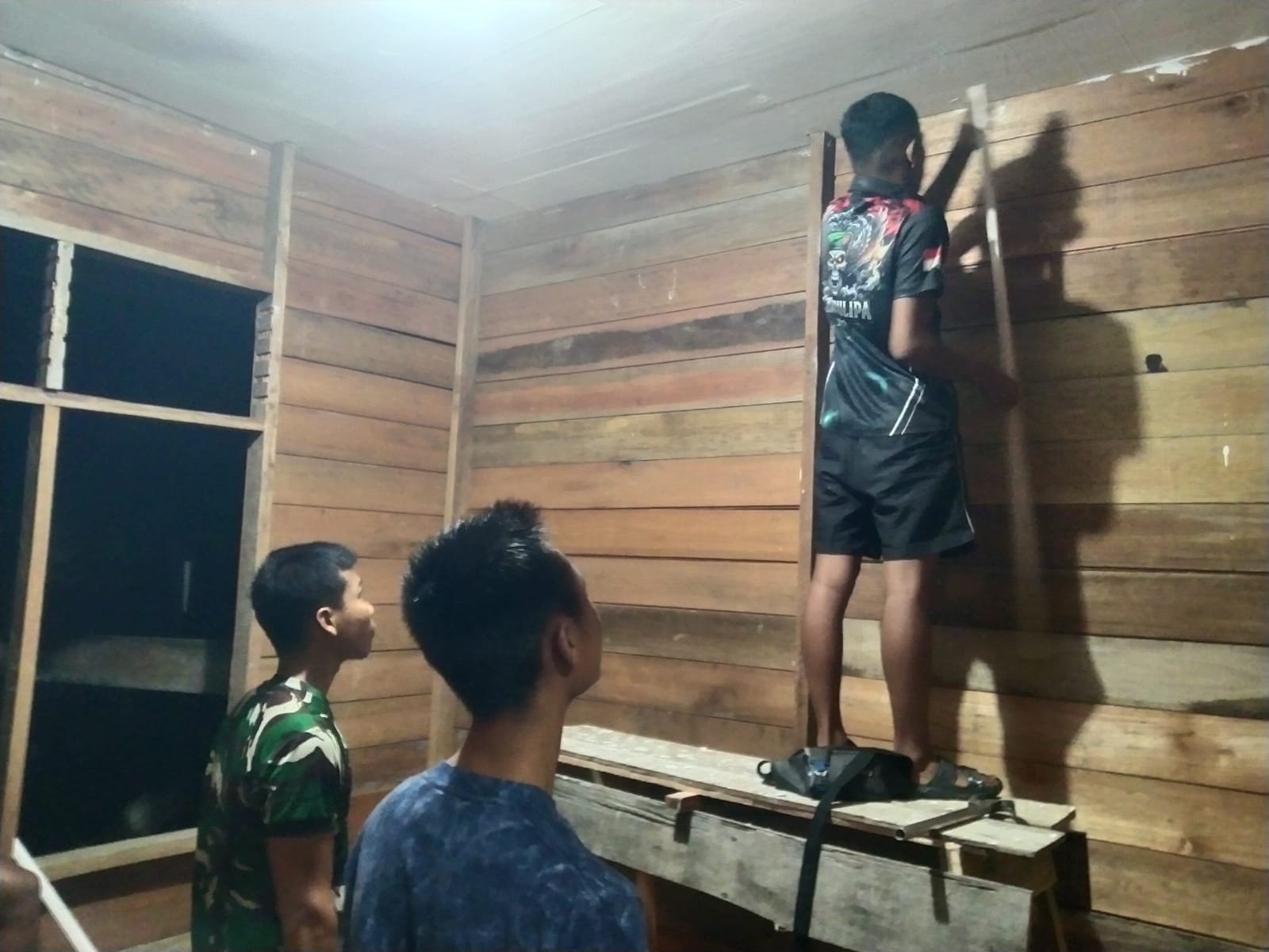 Hari Gelap Bersemi Cita, Satgas TMMD ke-129 Kodim 0313/KPR Tenaga Lembur di Malam Hari