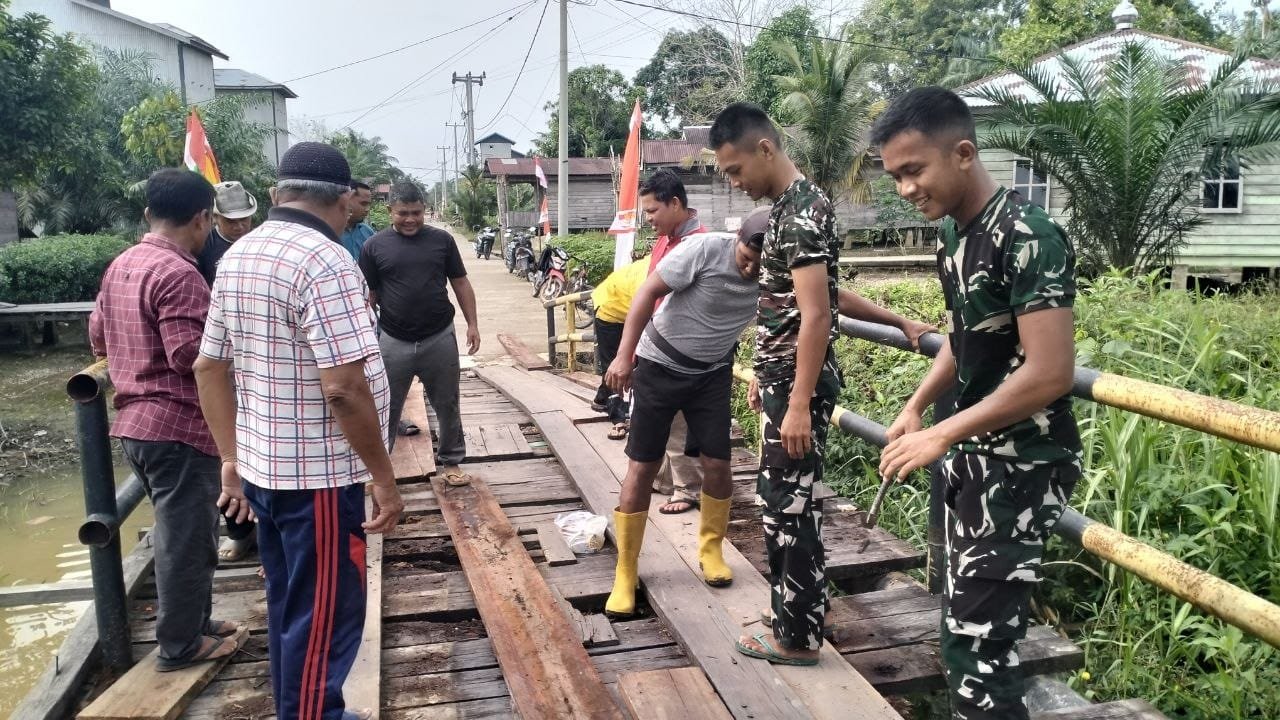 TMMD ke-129: Kemanunggalan TNI dan Rakyat dalam Perbaikan Jembatan