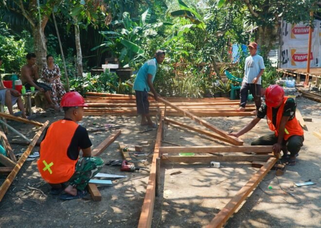 Satgas TMMD Reguler Ke-129 Kodim 1011/Klk Mulai Pembuatan Kerangka Atap RTLH Milik Bapak Masrani