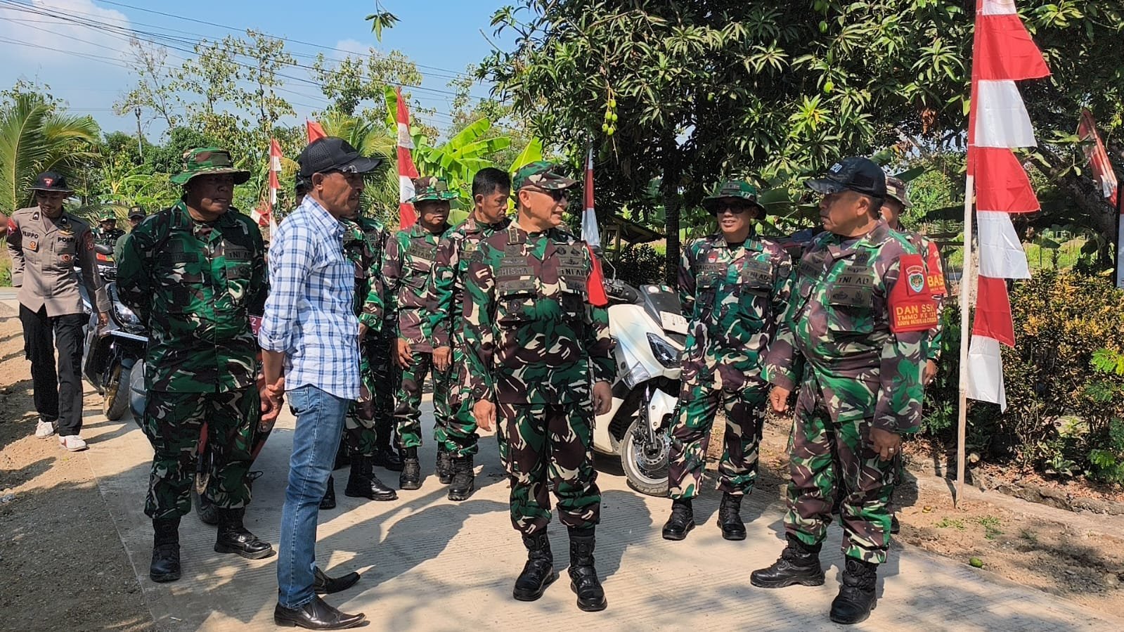 Komandan Korem 063/SGJ Tinjau Pelaksanaan TMMD ke-129 Kodim 0620/Kabupaten Cirebon di Desa Luwung Kencana