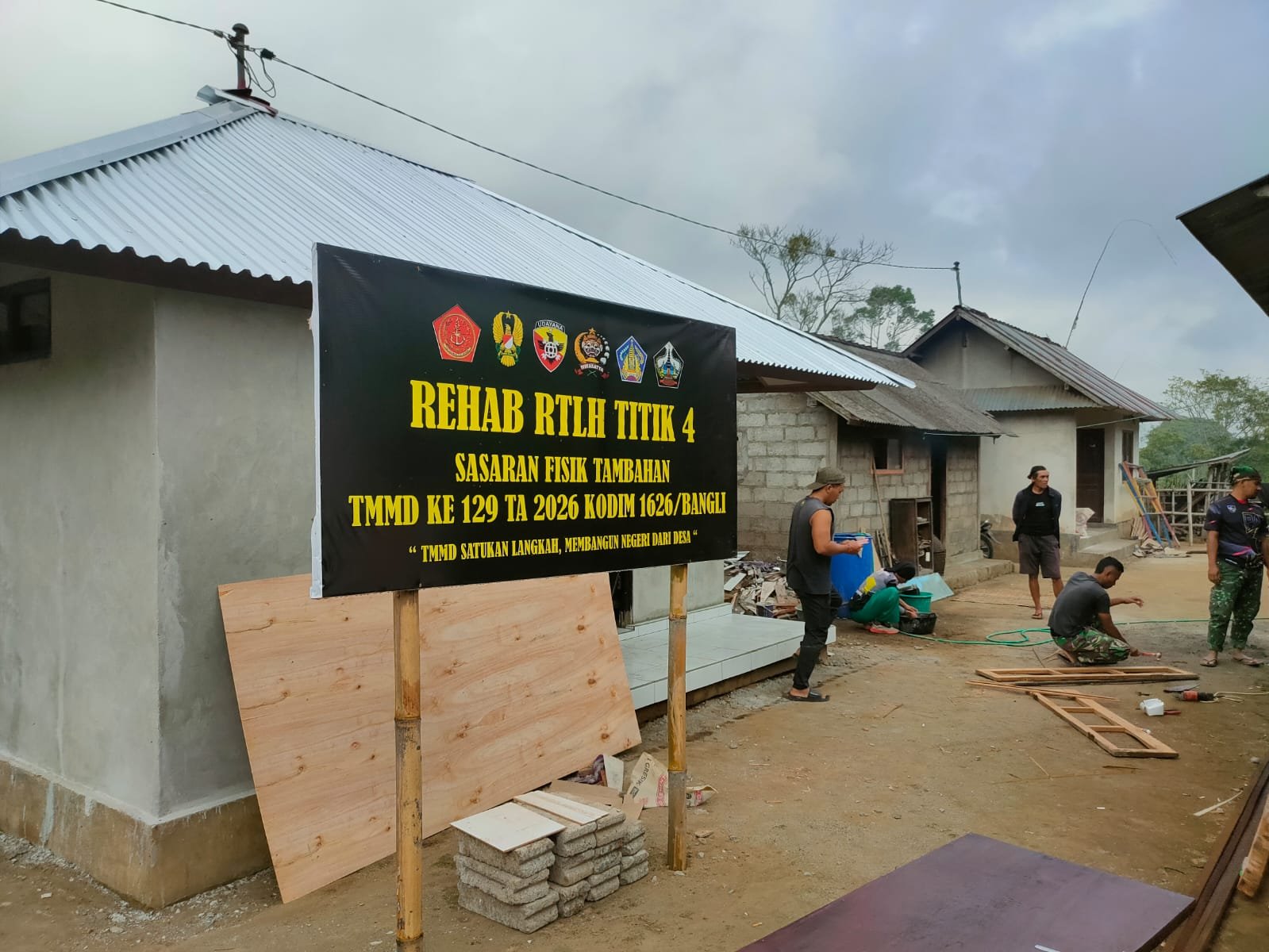Finishing RTLH Ni Nengah Madri Dikerjakan Teliti Demi Hasil Berkualitas