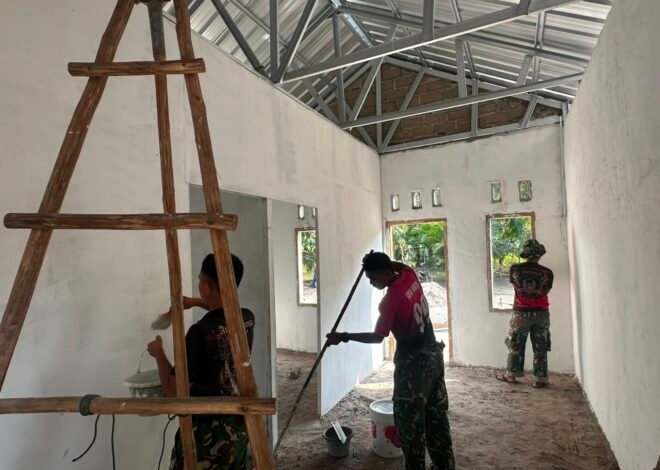 TMMD ke-129 Kodim 0413/Bangka: Satgas dan Warga Kebut Pengerjaan RTLH Milik Ibu Rodia Demi Hunian yang Layak