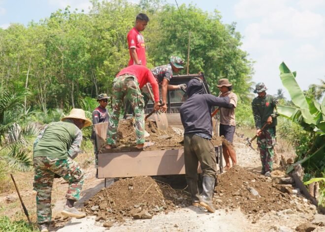 Semangat Kemanunggalan TNI-Rakyat Menguat Lewat Pengerjaan Jalan TMMD