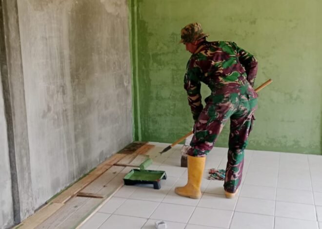 Sentuhan Akhir Rutilahu TMMD Ke-129, Tim Marinir Percantik Hunian Bapak Burhanudin dengan Pengacian dan Pengecatan