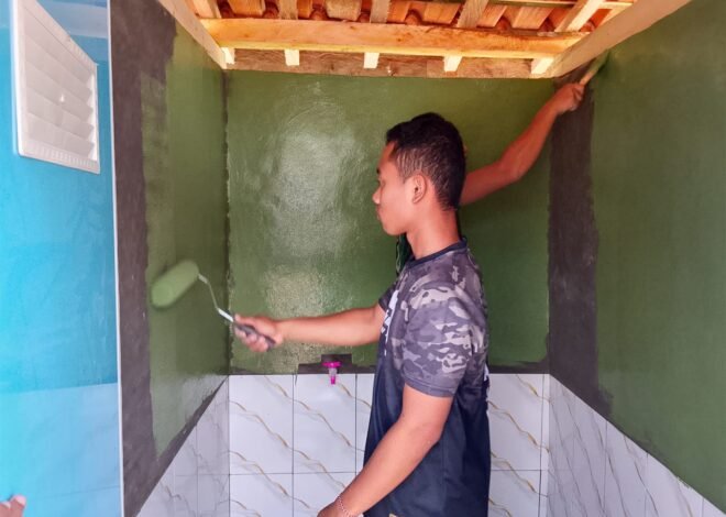Pengecatan MCK 03 TMMD Ke-129 Hadirkan Fasilitas Sanitasi yang Lebih Menarik dan Higienis