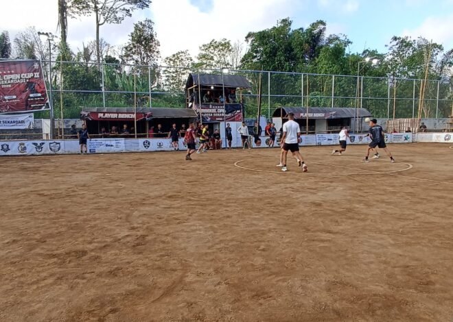 Laga Futsal Persahabatan Bangun Kekompakan Satgas TMMD dan Pemuda Desa Sekardadi