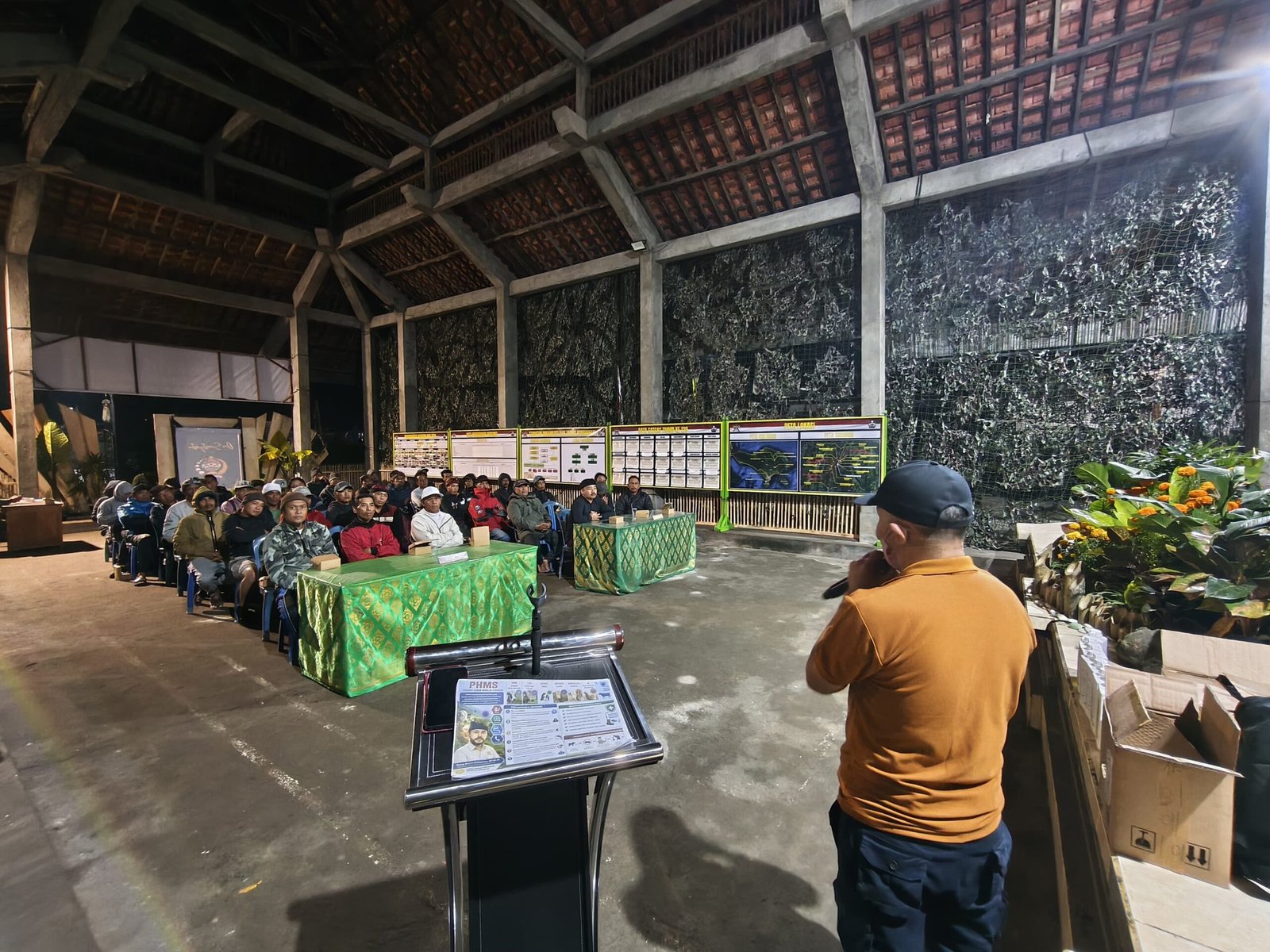 Antusias Warga Warnai Penyuluhan Kesehatan Ternak TMMD Ke-129 di Desa Sekardadi