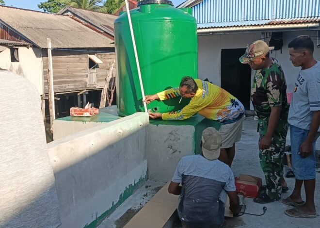 Satgas TMMD Pasang Tandon Air Program Manunggal Air di Desa Umbele