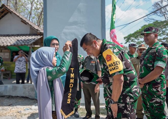Penuh Ceria! Siswa SD Negeri 1 Tlemang Sambut Hangat Kunjungan Tim Wasev TMMD ke-129 Kodim 0812/Lamongan di desa Tlemang