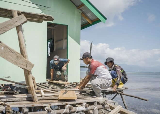 Satgas TMMD Lanjutkan Renovasi RTLH Milik Bapak Nardianto dengan Pemasangan Pintu, Jendela dan Jembatan Penghubung