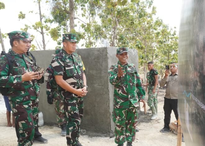 Danramil Ngimbang Paparkan Progres dan Jangkauan Manfaat Tandon Air Bersih Dusun Bakon Kepada Tim Wasev TMMD 129