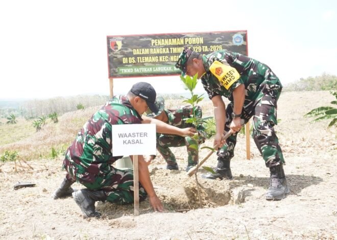 Perkuat Kelestarian Lingkungan, Ketua Tim Wasev TMMD 129 Tanam Pohon Mangga di Lokasi Tandon Air Dusun Bakon