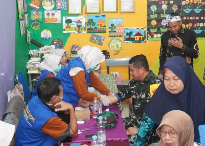 ​Menyatu dengan Rakyat, Tim Wasev TMMD Ke-129 yang Dipimpin Waaster Kasal Ikut Cek Kesehatan di Desa Tlemang