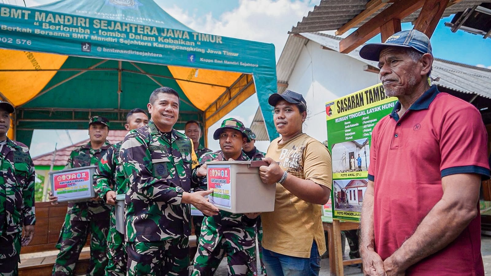 Waaster Kasal Serahkan Sembako dan Tinjau Pembangunan RTLH di Lamongan