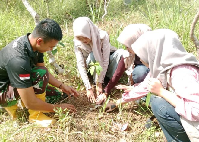 Hijaukan Pinang Jaya, Satgas TMMD Bersama Mahasiswa KKN Tanam Durian dan Alpukat
