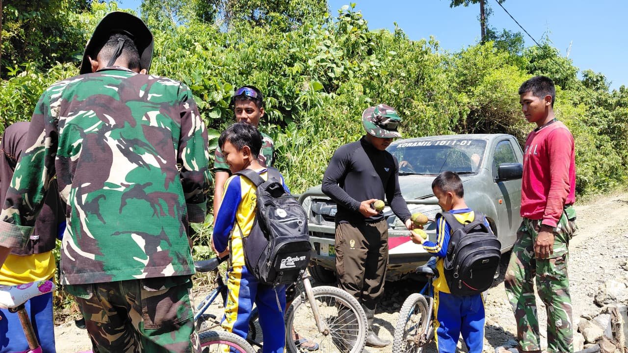 Bukan Sekadar Membangun, Satgas TMMD Ke-129 Tunjukkan Kepedulian kepada Warga Bandar Raya