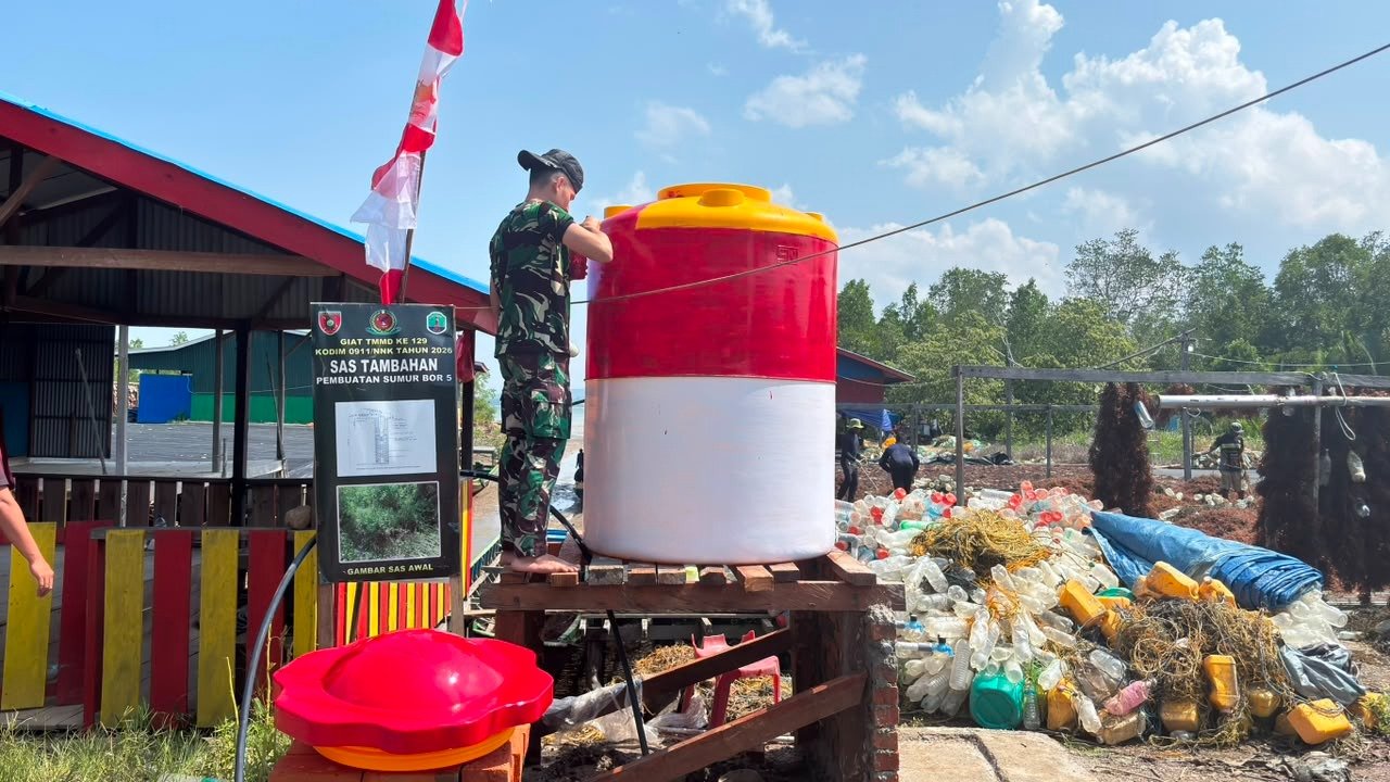 Kemanunggalan TNI dan Rakyat Semakin Erat di Ujung Pelaksanaan TMMD Desa Liang Bunyu