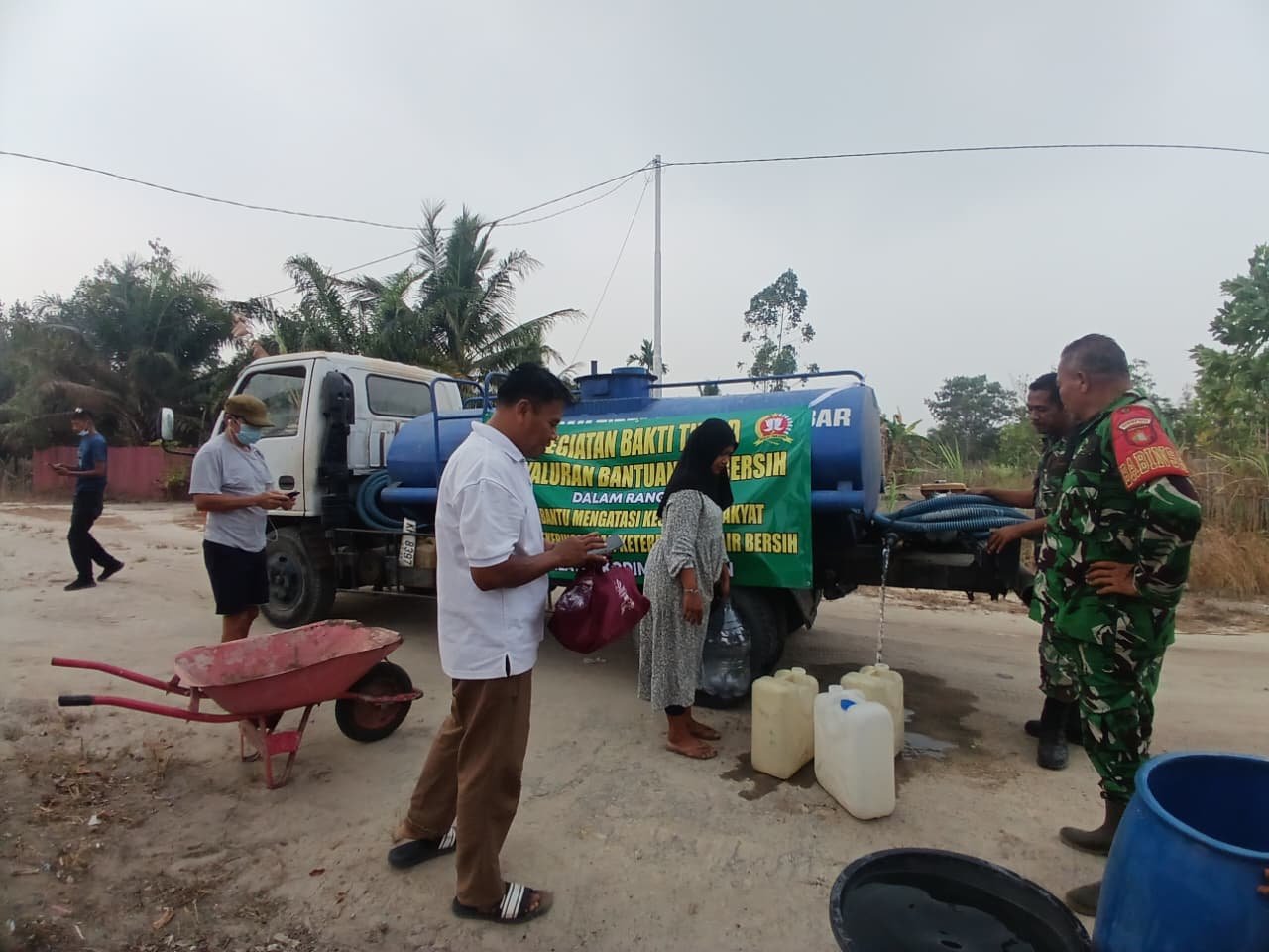 Komitmen TNI: Penyediaan Air Bersih untuk Masyarakat Pasir Panjang