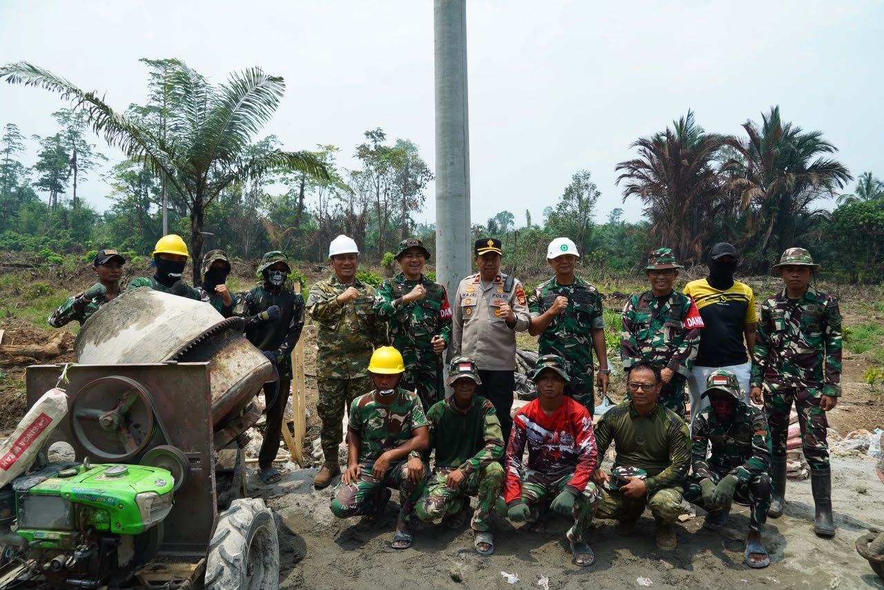 Bupati Irwan Tinjau Proyek TMMD untuk Tingkatkan Akses Jalan Desa Parumpanai