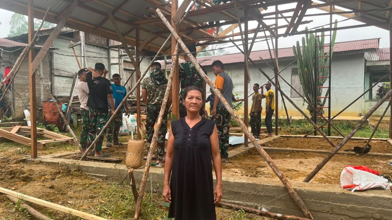 RMH Bu Suhanim Diperbaharui Berkat Program Gotong Royong TMMD Kodim 1210