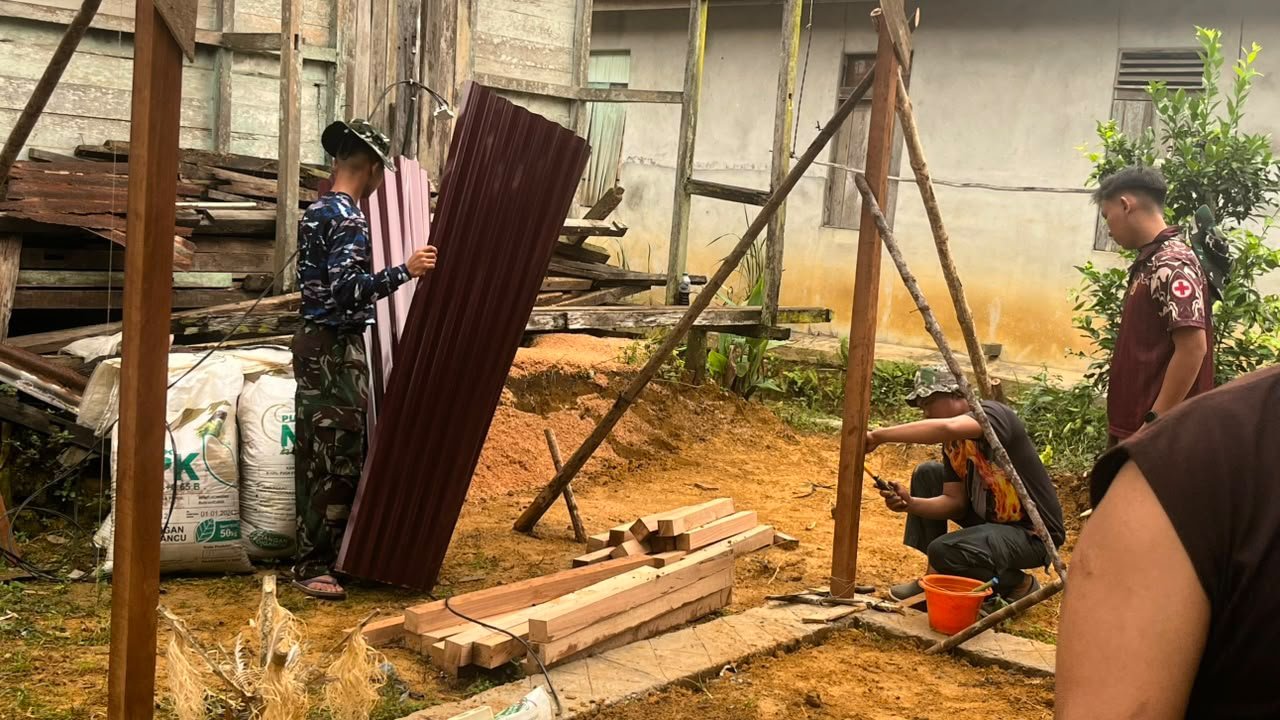 Kebersamaan TNI dan Warga Ciptakan Rumah Impian untuk Bu Suhanim