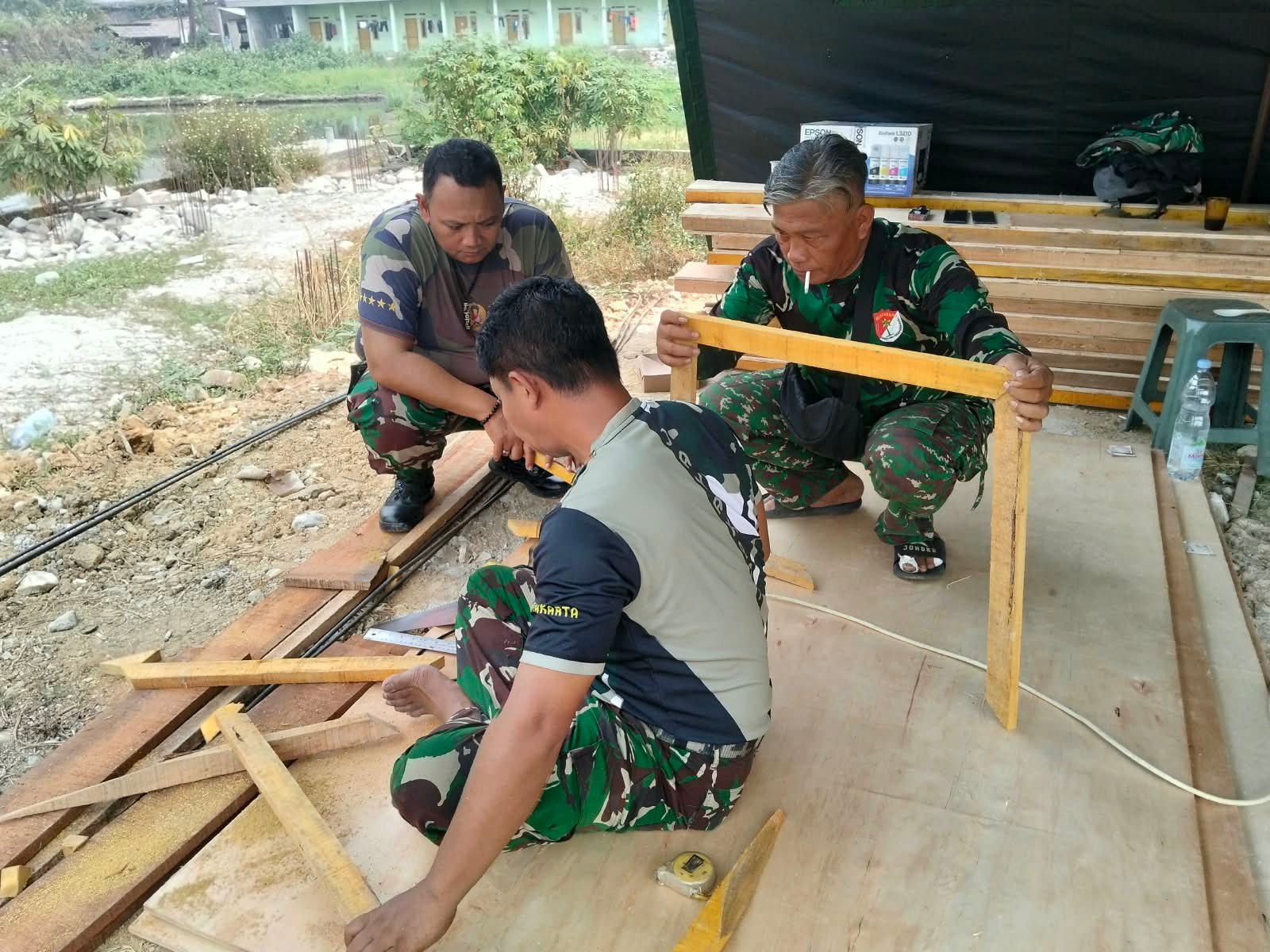 Pembangunan Infrastruktur Desa Dimulai dengan Teknik Bagesting oleh Satgas TMMD