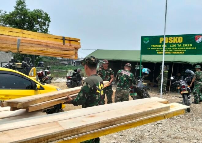 Dukungan TNI dalam Mobilisasi Material Percepat Pembangunan Desa Sumur Bandung
