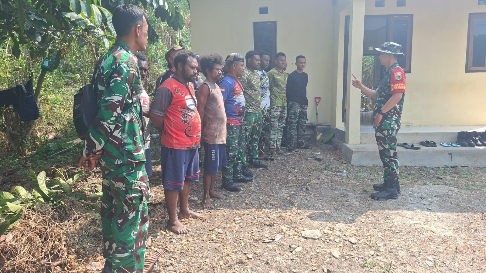 Dandim 1808/Mansel Tinjau Persiapan Personel Sebelum TMMD Dimulai di Yamboi
