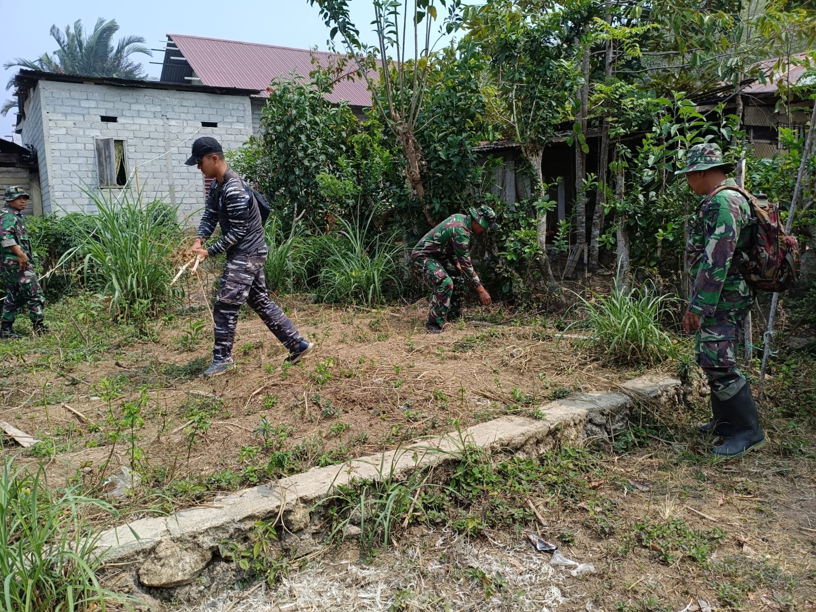 Satgas TNI Awali Pembersihan Lokasi untuk Sumur Bor di Pamona