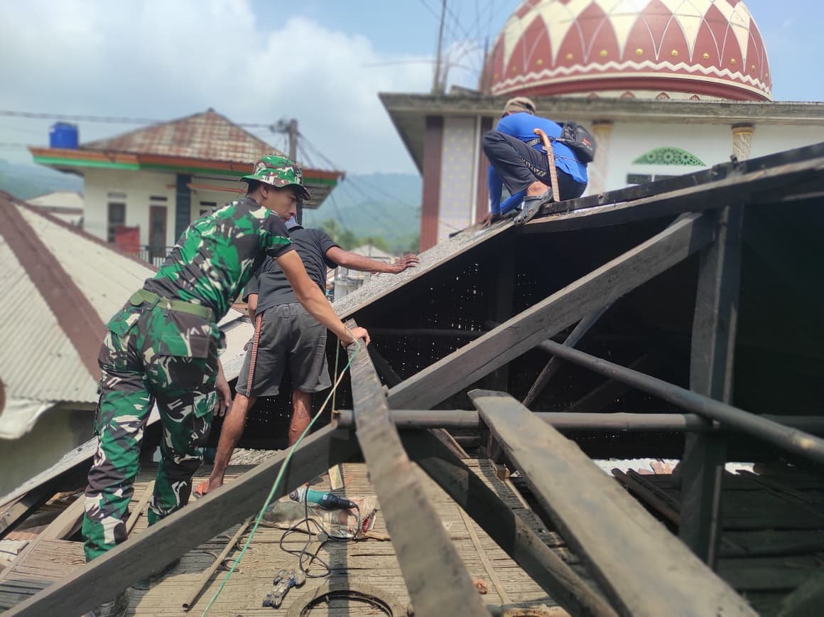 Renovasi Rumah Bapak Entang: Satgas TMMD Perkuat Komitmen untuk Komunitas