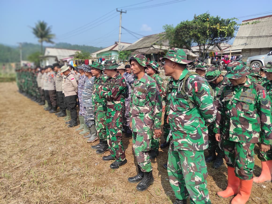 Satgas TMMD ke-130 Gelar Apel Pagi untuk Renovasi Rumah Warga di Lebak