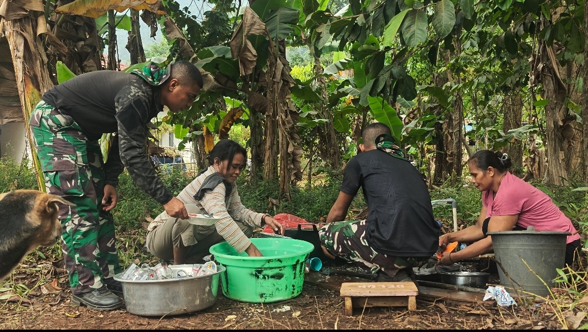 Dapur Umum TMMD di Ambon Fasilitasi Kerjasama Warga dan TNI