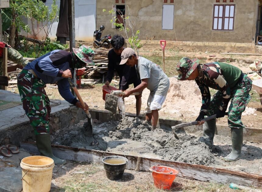 Semangat Bersama Warga dan TNI dalam Proyek Fondasi Rumah Pak Sajimin