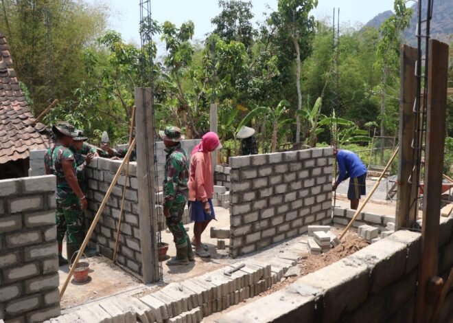 Pembangunan Dinding Rumah Bu Muji Masuki Tahap Menjanjikan di TMMD Ke-130
