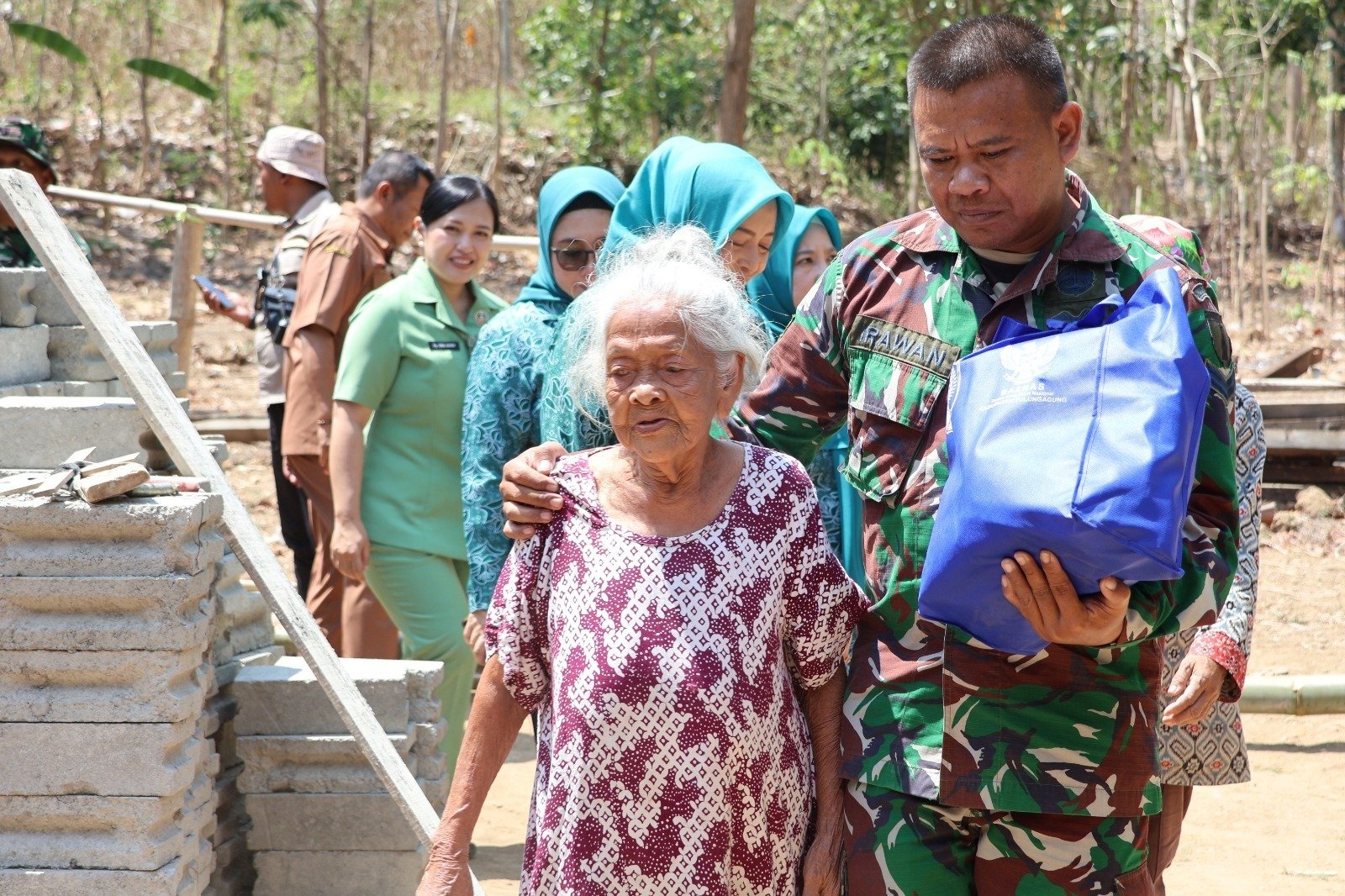 Mbah Waqilah, di usia 95, ciptakan kemandirian melalui perbaikan rumah TMMD