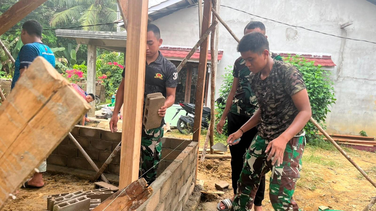 Konstruksi Rumah Ibu Suhanim di TMMD Landak Memasuki Tahap Krusial