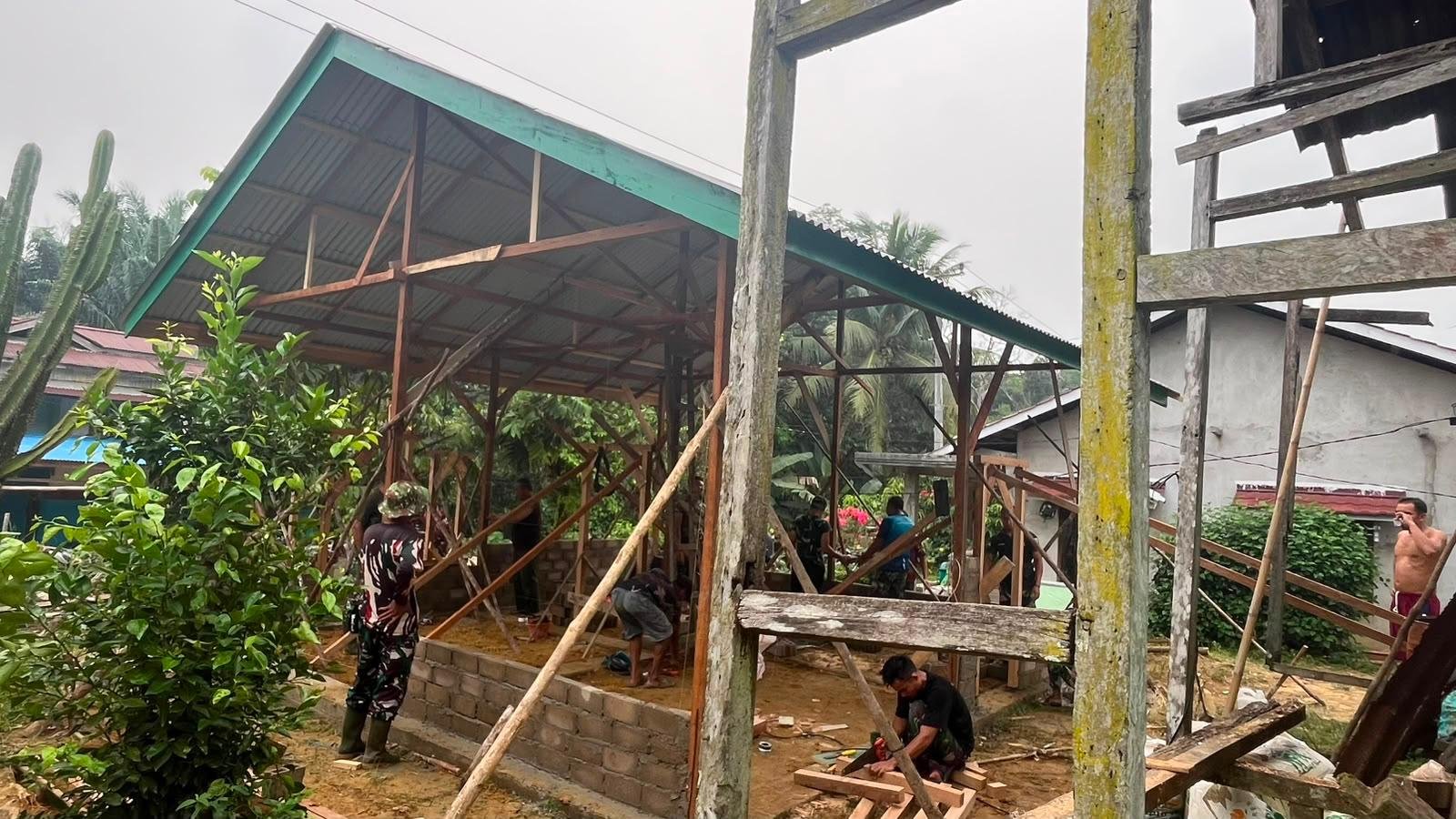 Keceriaan Ibu Suhanim atas Proyek Hunian dari Satgas TMMD di Landak