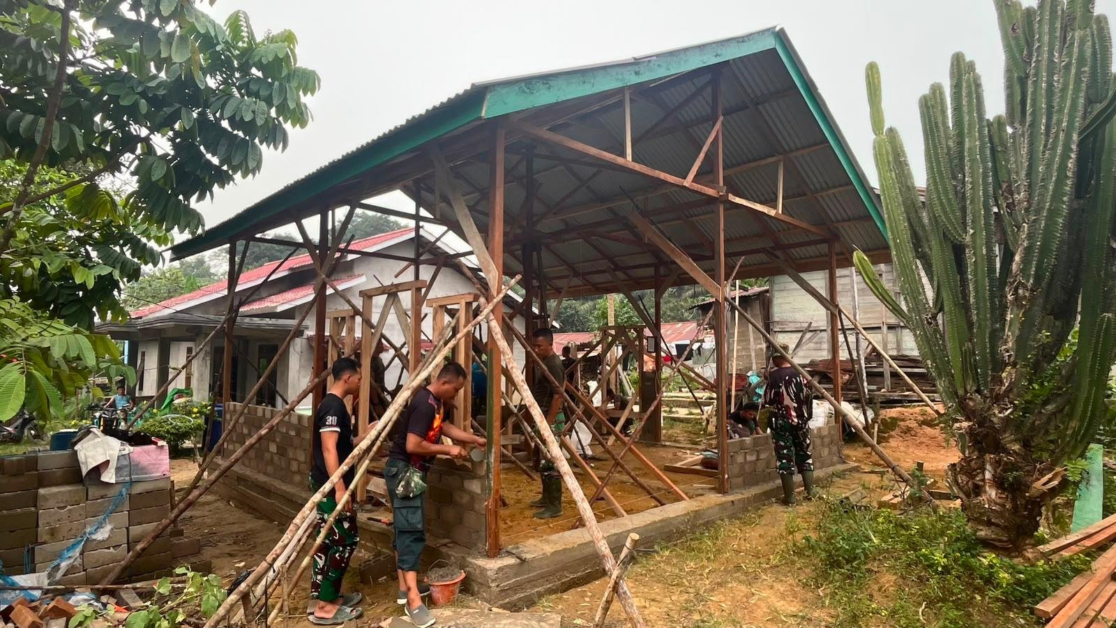 Kemajuan Proyek TMMD: Rumah Ibu Suhanim di Dusun Nahaya Menuju Kesiapan