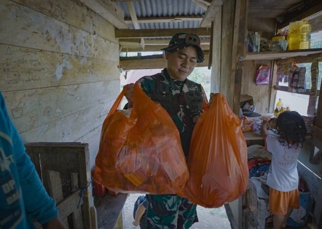 TNI dan Masyarakat: Keakraban Terjalin Melalui Ngobrol Santai di Warung