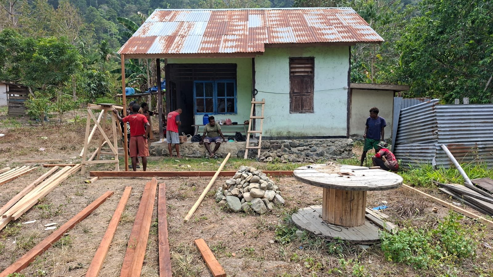 TNI Ajak Masyarakat Perbaiki Rumah Tak Layak Huni dalam Program TMMD Ke-130