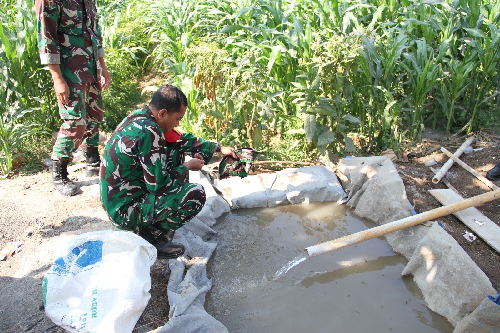 Solusi Irigasi Pompa TMMD ke-130 untuk Pertanian Berkelanjutan di Tulungagung