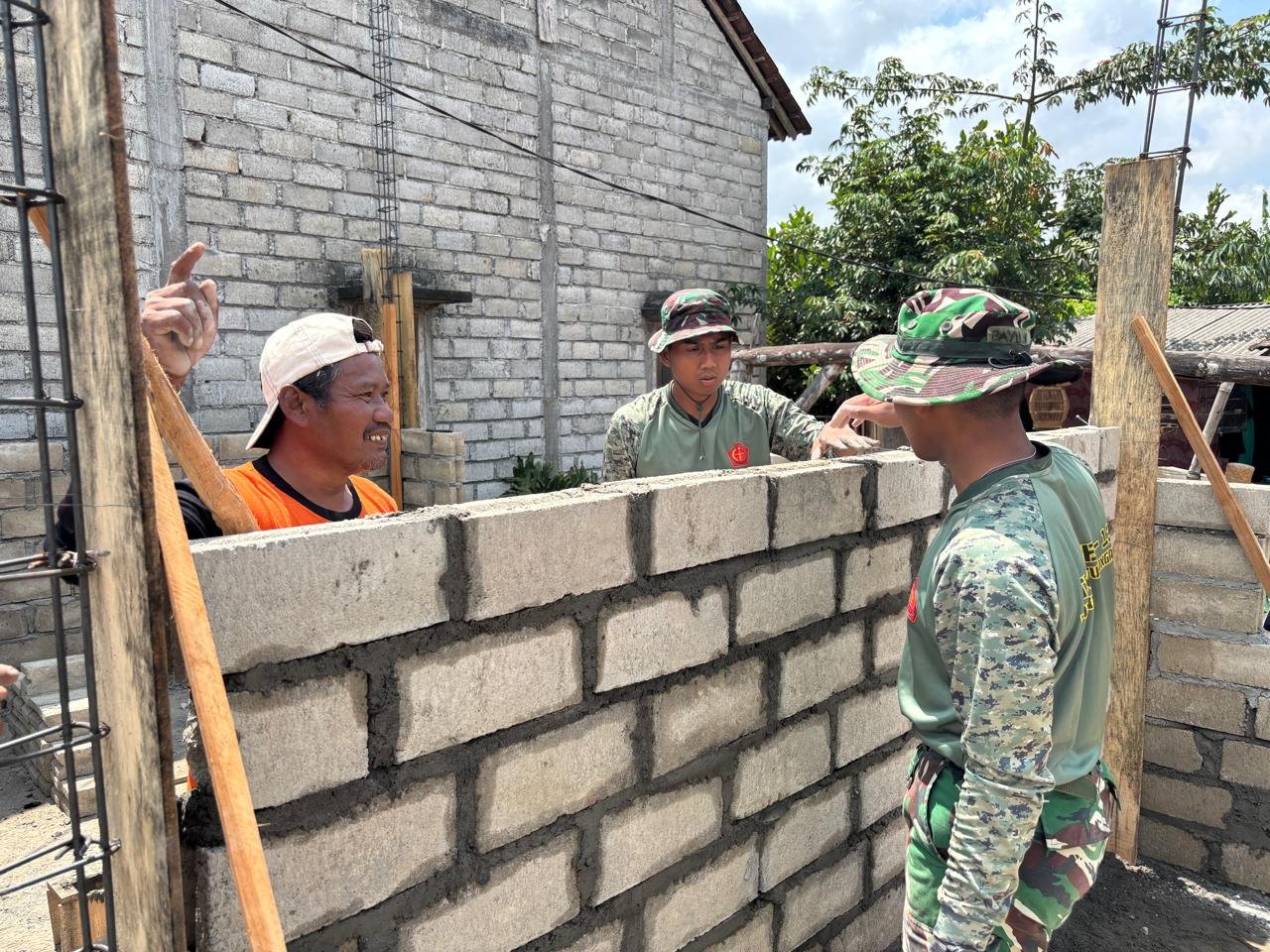 Agus Suwandi wujudkan rasa syukur melalui partisipasi aktif di proyek rumah