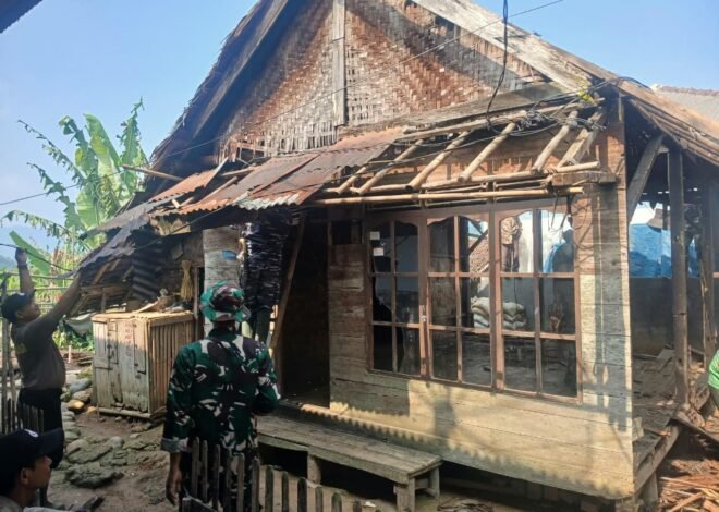 Dukungan TMMD ke-130: Rumah Petani Bapak Apin Diperbaiki untuk Kenyamanan