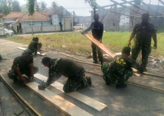 Keterampilan Satgas TMMD Ke-130 dalam Konstruksi Bekisting untuk Desa Sumur Bandung