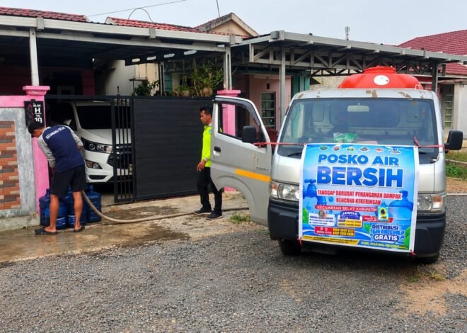 TNI Bersama Instansi Lain Salurkan Bantuan Air Bersih Untuk Mengatasi Krisis