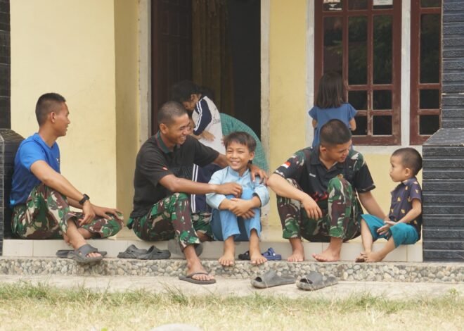 Anak-Anak Kandang Limun Ceria Menyambut Kehadiran Prajurit TMMD di Bengkulu