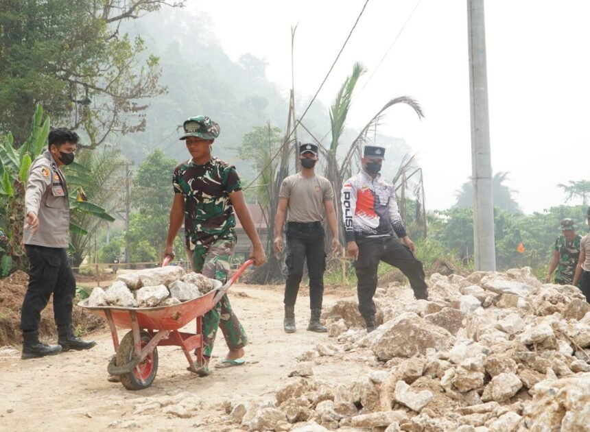 Mendorong Kebersamaan, TMMD di Luwu Timur Perkuat Sinergi TNI-Polri dan Warga