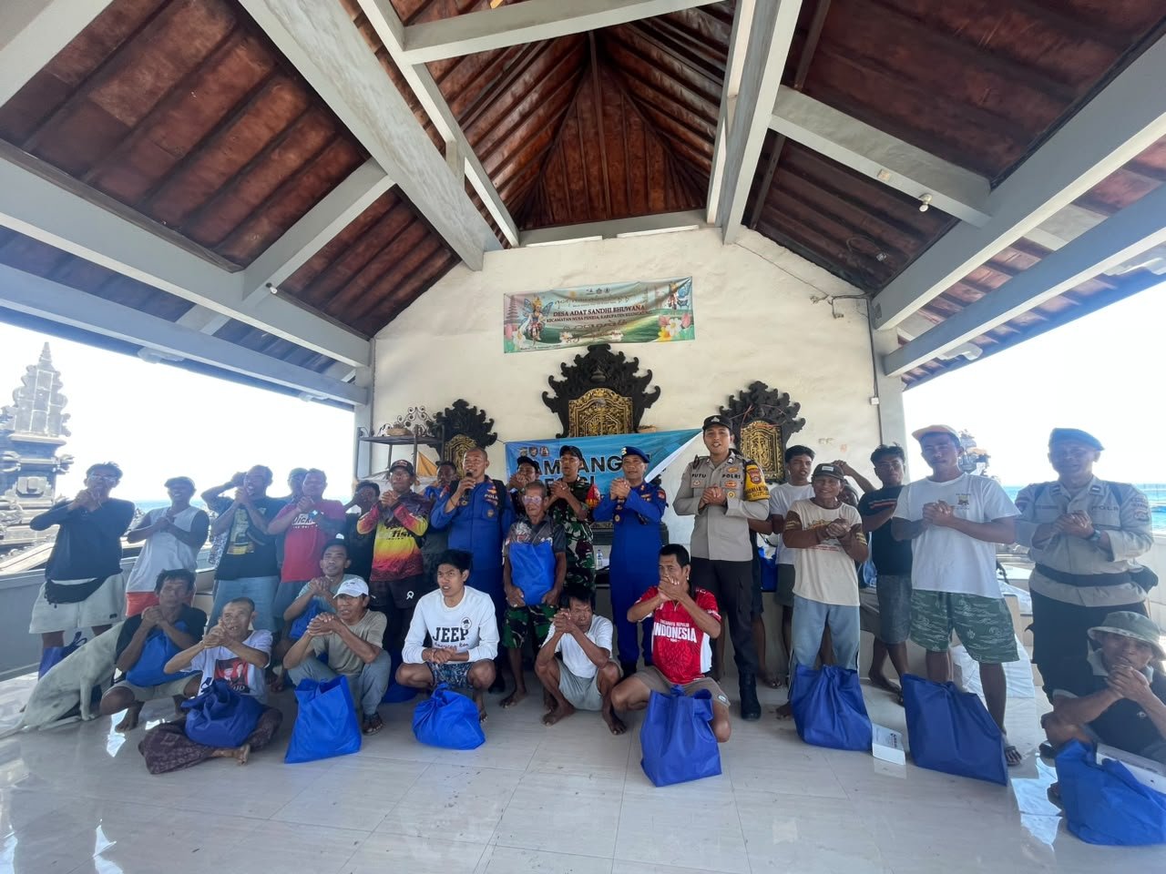 Dukungan TNI-Polri Terhadap Nelayan Di Nusa Penida Melalui Kegiatan Sosial