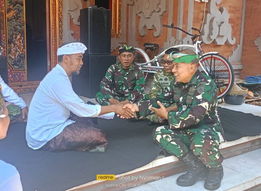Dandim Klungkung Hormati Almarhum dengan Melayat di Rumah Duka